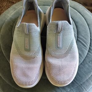 Skechers Light Gray Slip-On Shoes, Size 7